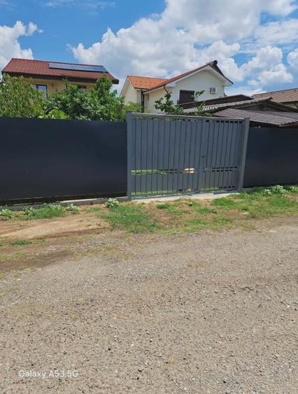 Casă individuală cu 5 camere cu Canalizare în Central