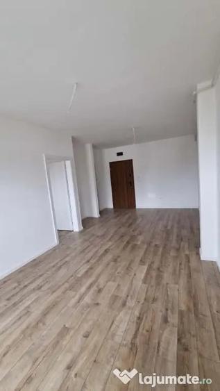 Apartament cu 2 camere decomandat în Vest