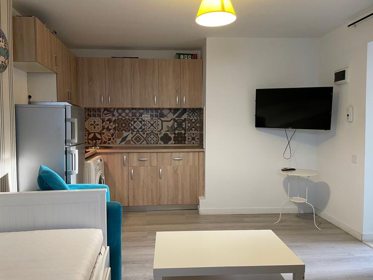 Apartament cu 4 camere decomandat în Gara de Nord