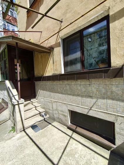 Casă cu 7 camere cu Teren 600 Mp în Central