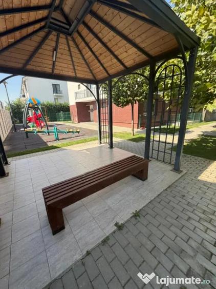 Apartament cu 2 camere decomandat, mobilat în Malu Mare