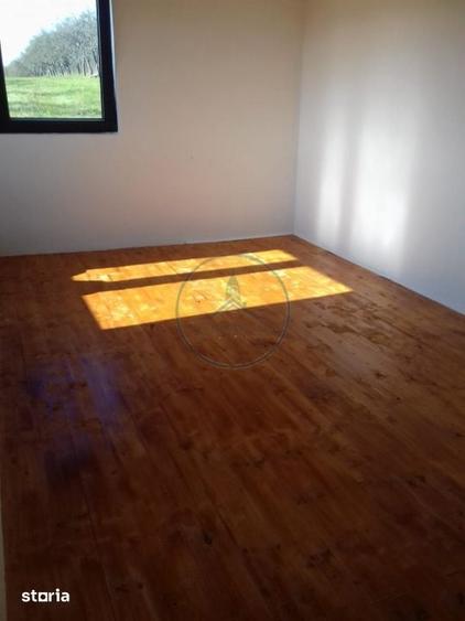 Casă cu 3 camere cu Teren 10000 Mp în Dumitra