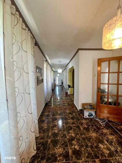 Casă cu 4 camere în Central