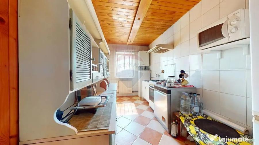 Apartament cu 3 camere decomandat în Central