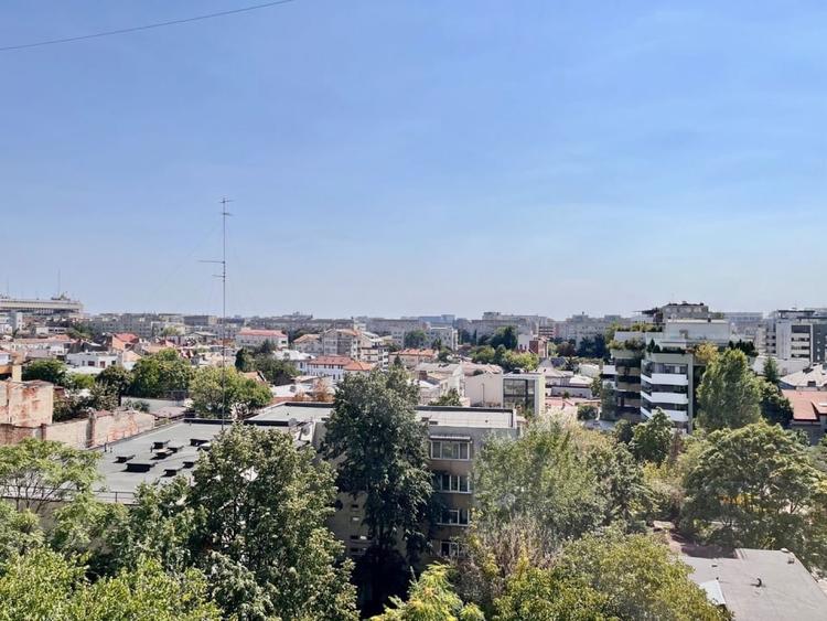 Garsonieră decomandată, mobilată în Titulescu