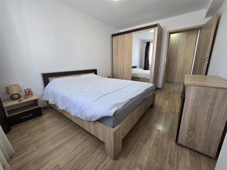 Apartament cu 2 camere decomandat, mobilat în Tractorul