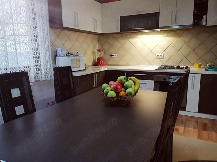 Casă cu 5 camere în Leș