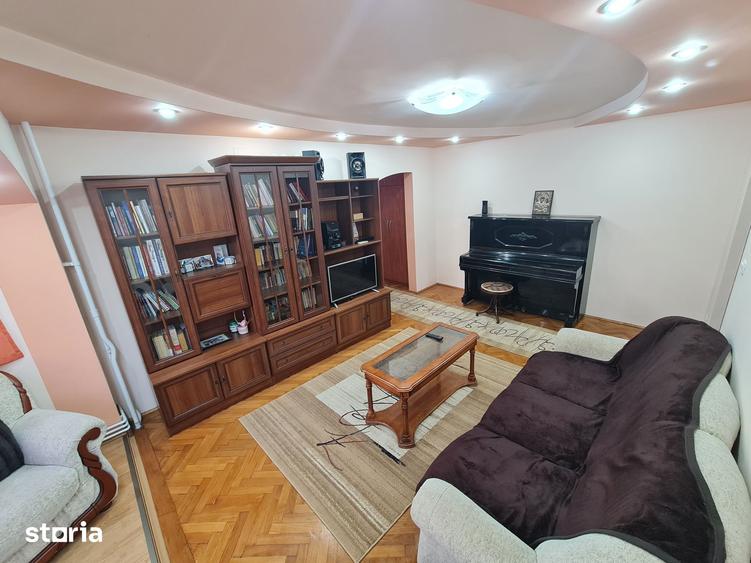 Apartament cu 2 camere, mobilat în Romanilor
