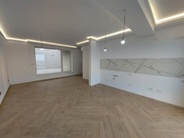 Penthouse cu 2 camere decomandat în Aradului
