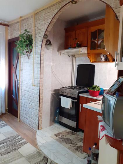 Apartament cu 3 camere decomandat în Exterior Vest