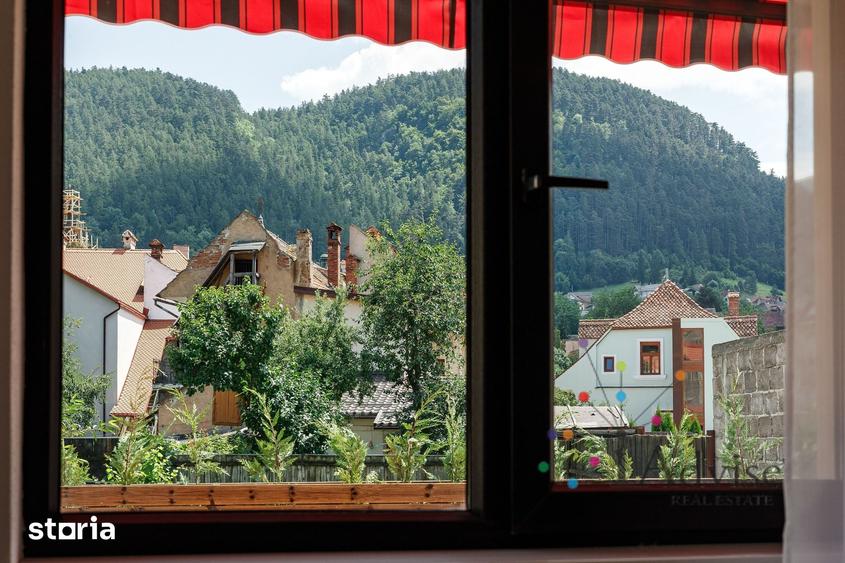 Casă cu 2 camere cu Teren 373 Mp în Schei