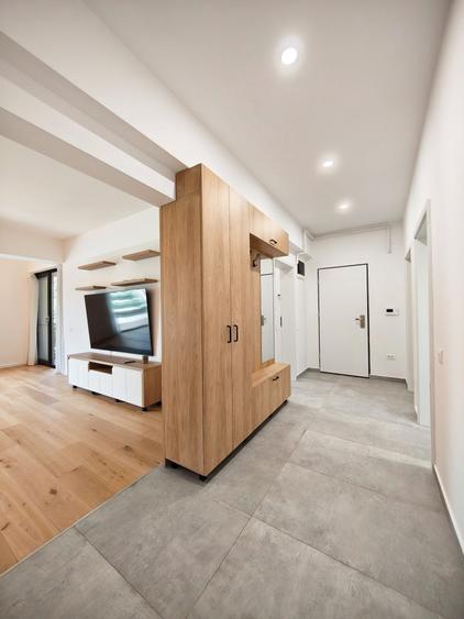 Apartament cu 3 camere decomandat, mobilat în Băneasa