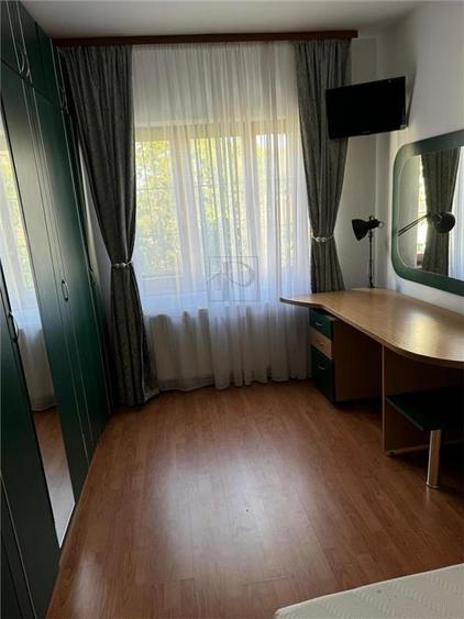 Apartament cu 3 camere decomandat în Medicină