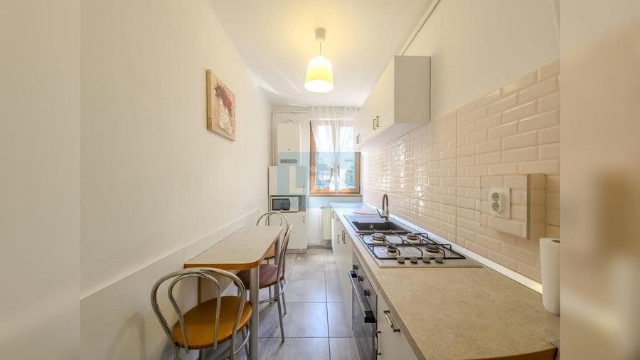 Apartament cu 3 camere decomandat, mobilat în Horea