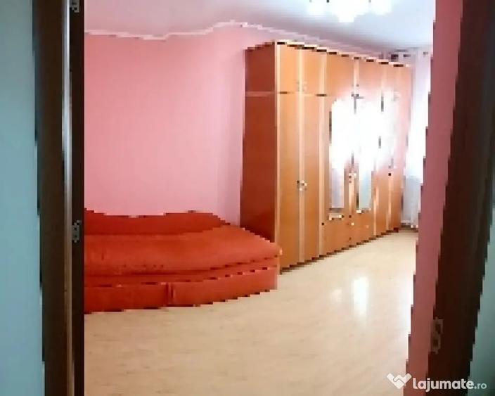 Apartament cu 3 camere nedecomandat în Titan