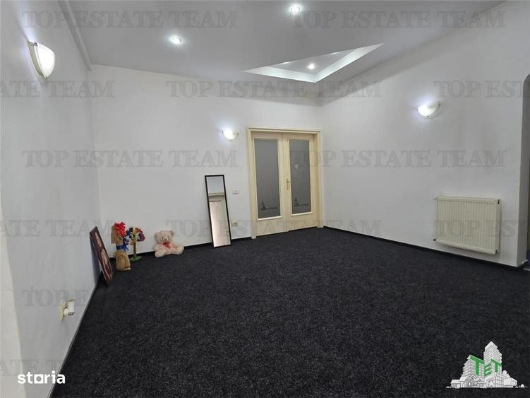 Apartament cu 4 camere decomandat, mobilat în Central