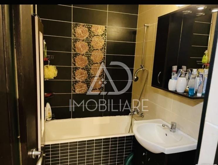 Apartament cu 3 camere semidecomandat în Central