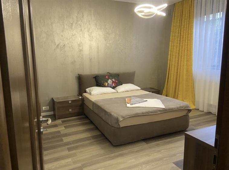 Apartament cu 3 camere decomandat, mobilat în Lipovei