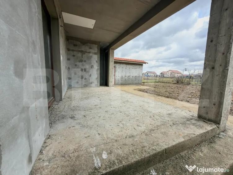 Casă cu 4 camere cu Teren 2000 Mp în Central