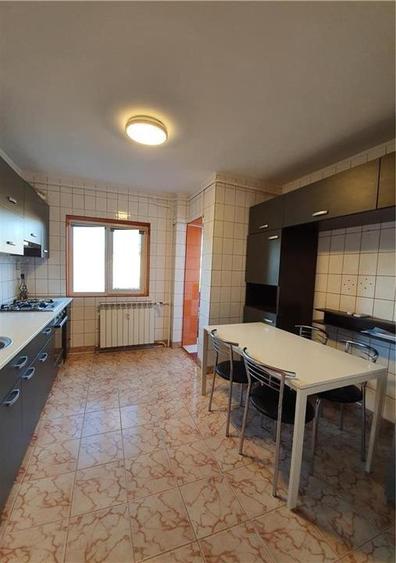 Apartament cu 3 camere decomandat, mobilat în Brâncoveanu
