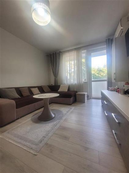 Apartament cu 2 camere decomandat în Republica