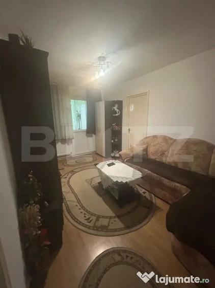 Apartament cu 3 camere semidecomandat în Dâmbu Pietros