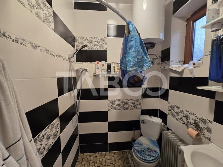 Casă individuală cu 6 camere cu Canalizare în Nou