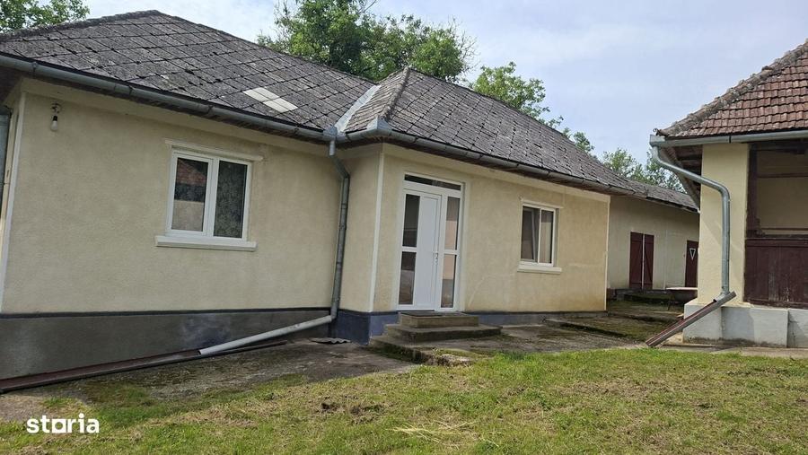 Casă cu 4 camere în Deleni