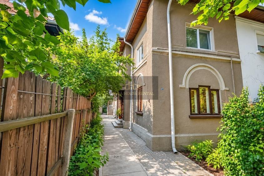 Casă cu 5 camere cu Canalizare în Domenii