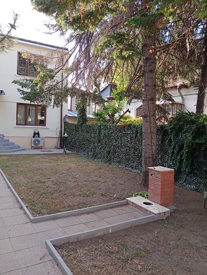 Casă cu 5 camere cu Teren 275 Mp în Tineretului