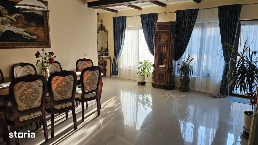 Casă cu 5 camere decomandat cu Teren 840 Mp în Lipovei