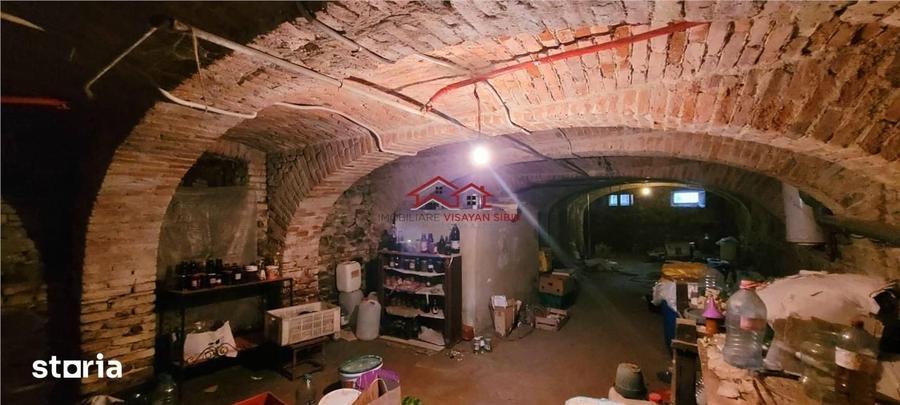 Casă cu 5 camere semidecomandat cu Teren 3190 Mp în Gârbova