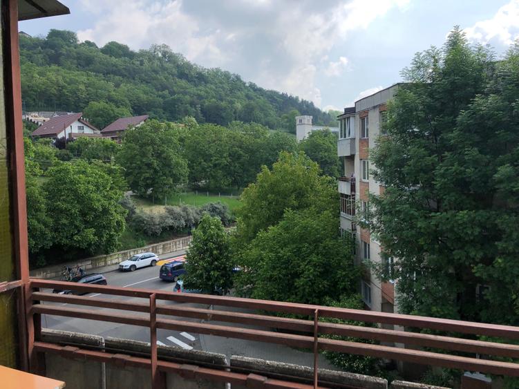 Apartament cu 2 camere decomandat în Tudor