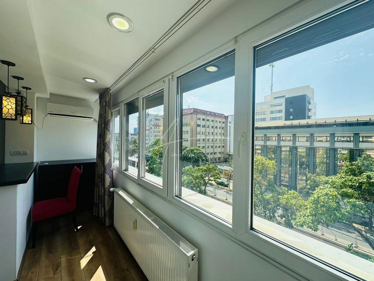 Apartament cu 3 camere semidecomandat, mobilat în Victoriei
