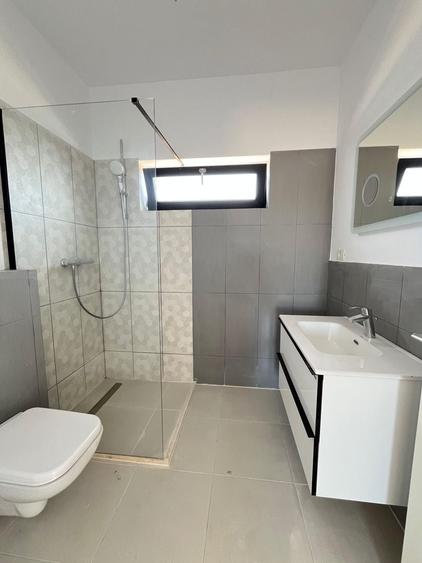 Casă individuală cu 5 camere cu Canalizare în Balotești