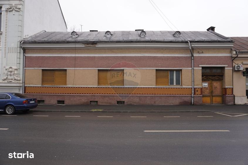 Casă cu 5 camere cu Teren 308 Mp în Central