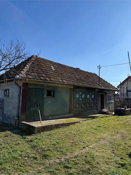 Casă cu 3 camere cu Teren 1400 Mp în Mânău