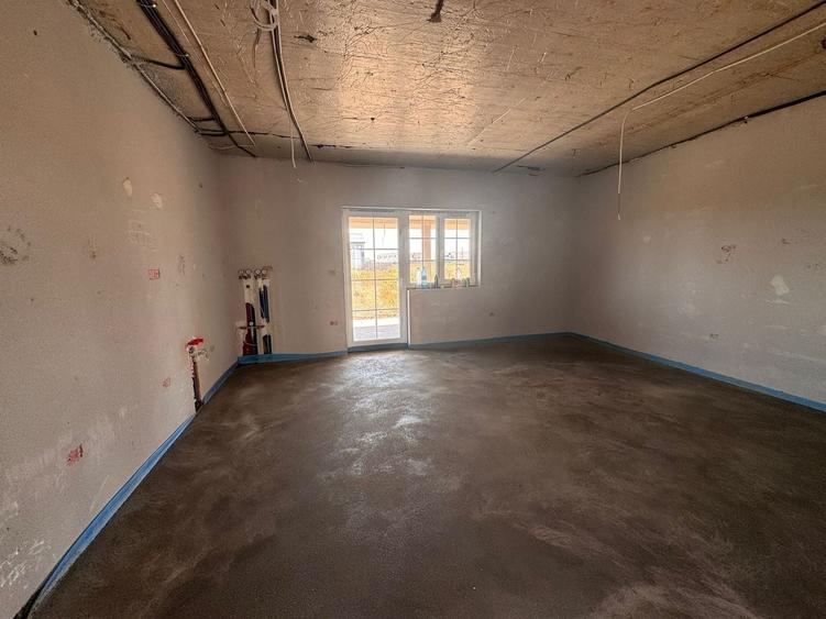 Duplex cu 4 camere cu Canalizare în Moșnița Nouă