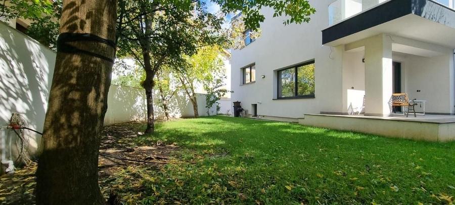 Casă individuală cu 7 camere cu Canalizare în Drumul Taberei