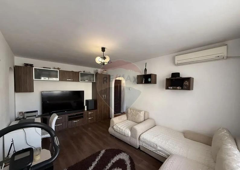 Apartament cu 2 camere semidecomandat, mobilat în Iancului