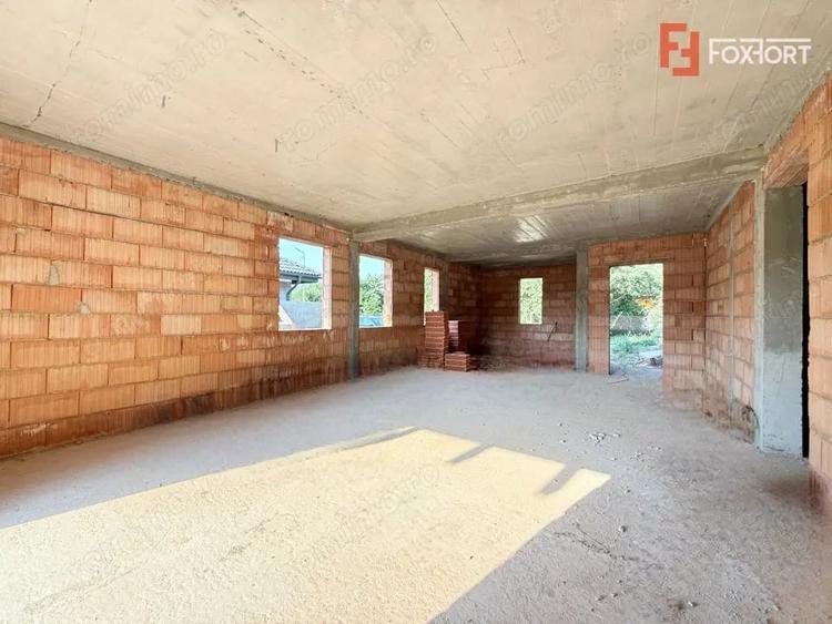 Casă cu 3 camere cu Teren 656 Mp în Sânmihaiu Român
