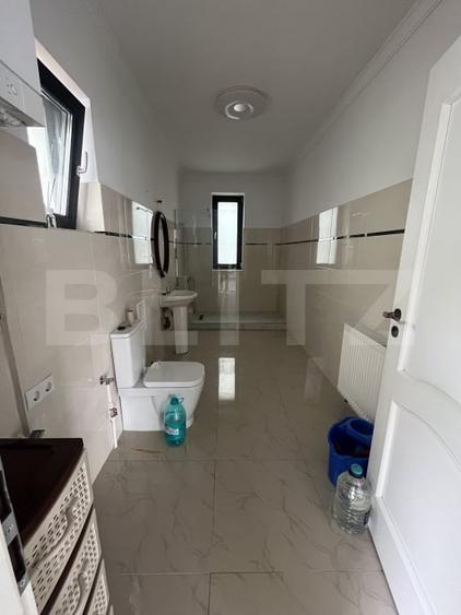 Casă individuală cu 5 camere cu Canalizare în Central