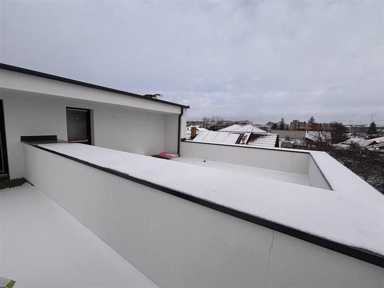 Duplex cu 5 camere cu Canalizare în Cantemir