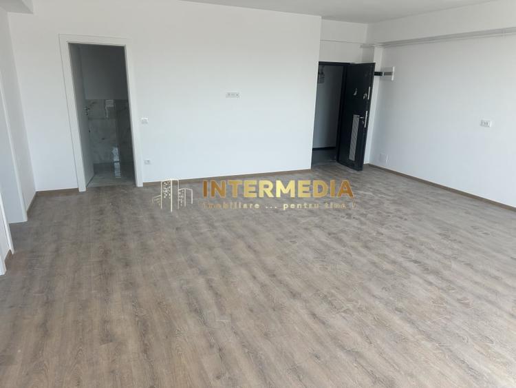 Apartament cu 3 camere decomandat în Cetate
