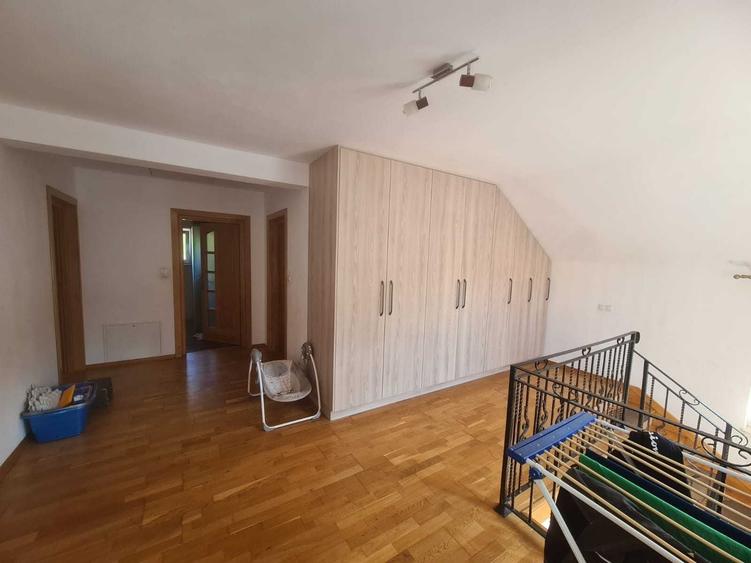Casă cu 4 camere cu Teren 1900 Mp în Central