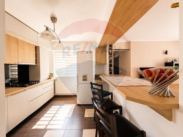 Apartament cu 3 camere decomandat, mobilat în Central