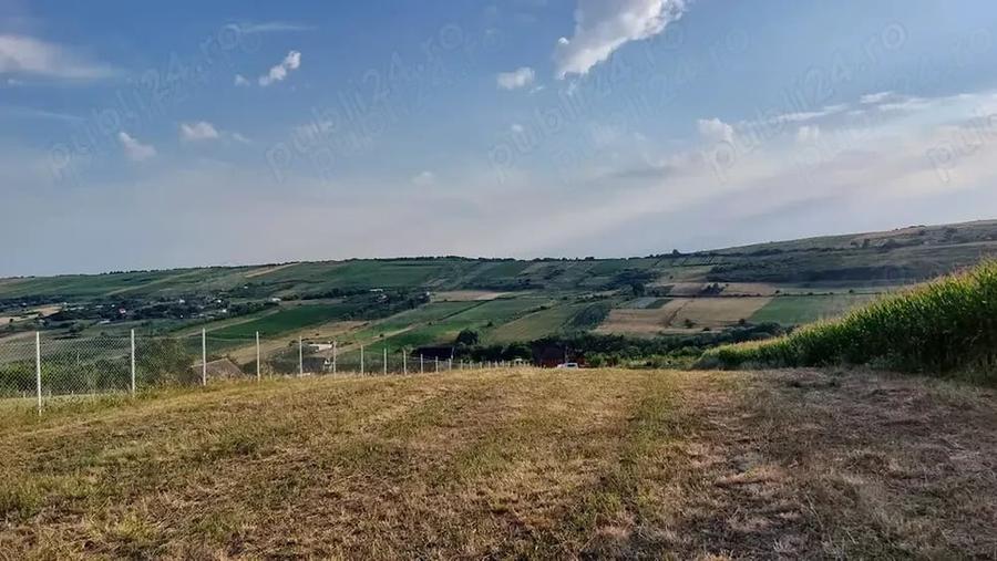 Teren de 1992 mp, în Nord