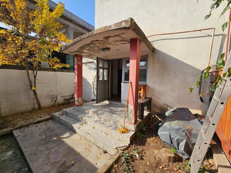 Casă individuală cu 2 camere cu Canalizare în Colentina