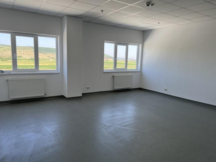 Spațiu industrial, de 1,200 mp, în Exterior Est