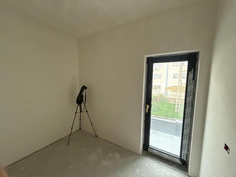 Duplex cu 5 camere cu Canalizare în Central